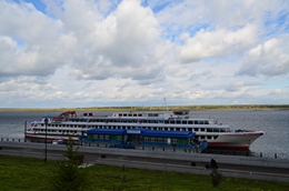 Теплоход &laquo;Максим Горький&raquo; у пристани &laquo;Енисейск&raquo;